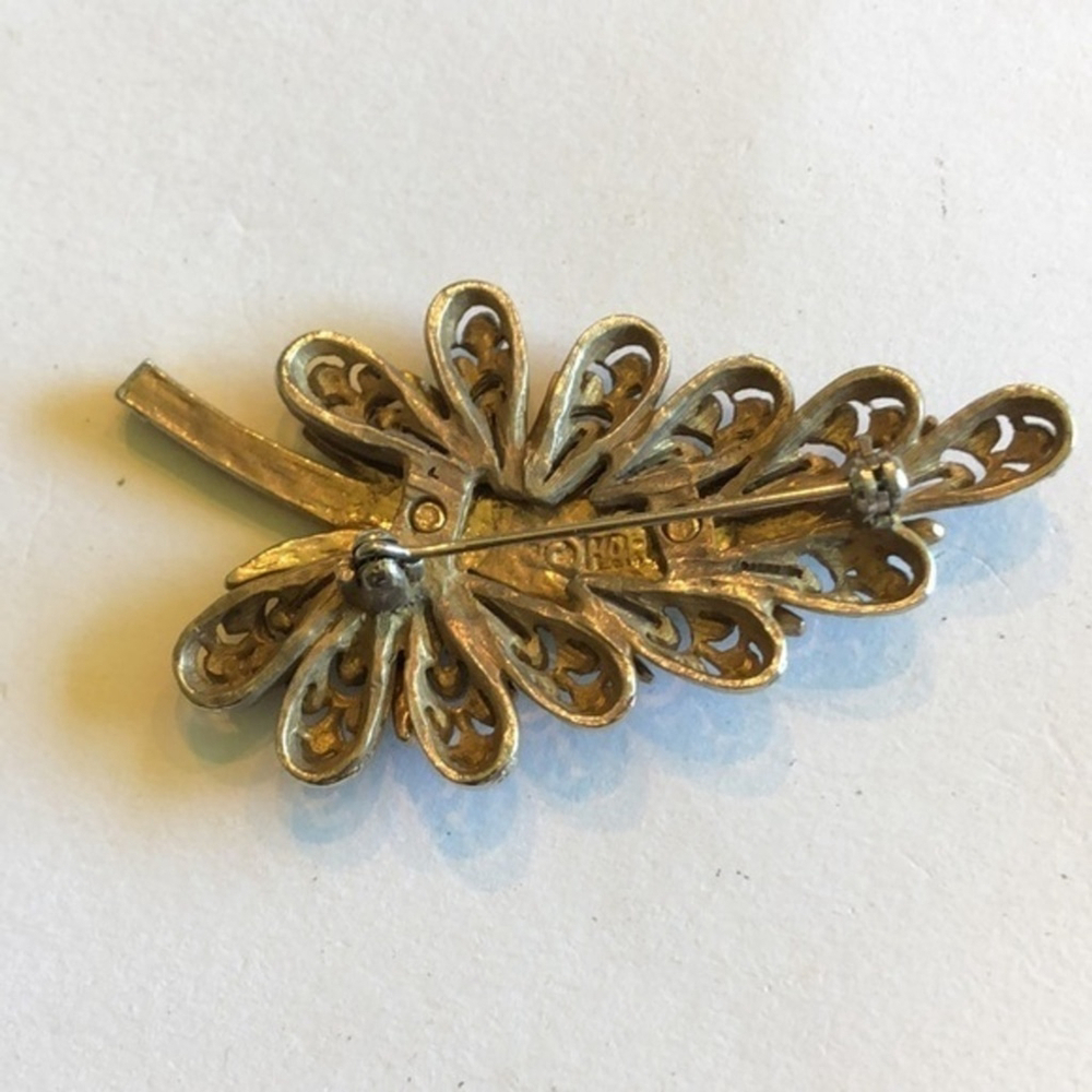 HAR Signed Vintage Leaf Rhinestone Brooch Shoulder Pin - Picture 5 of 6